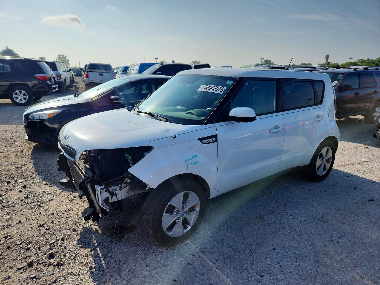 2015 Kia Soul, VIN KNDJN2A22F7173357 — Front end