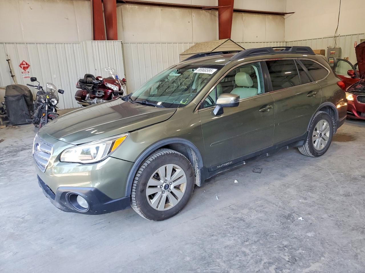 2016 Subaru Outback Premium, VIN 4S4BSBFC3G3322961 — Front end