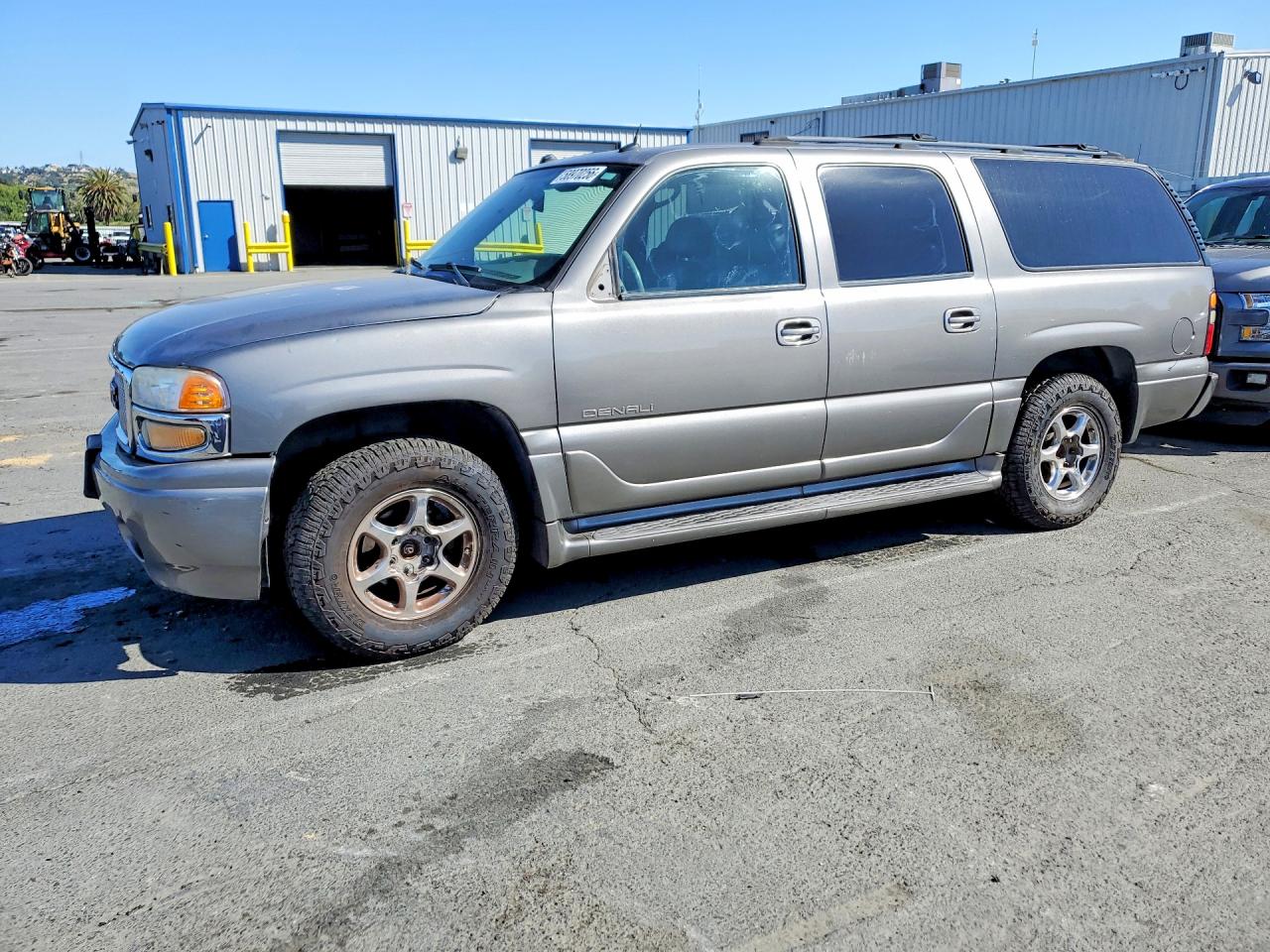 2005 GMC Yukon XL, VIN 1GKFK66U55J147633 — Vandalism