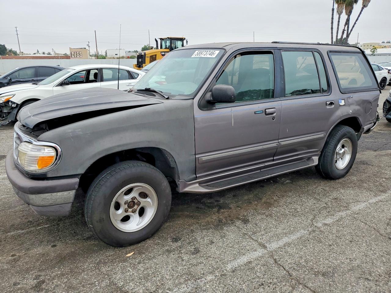 1996 Ford Explorer XL, VIN 1FMDU34X1TUC32016 — Rear end