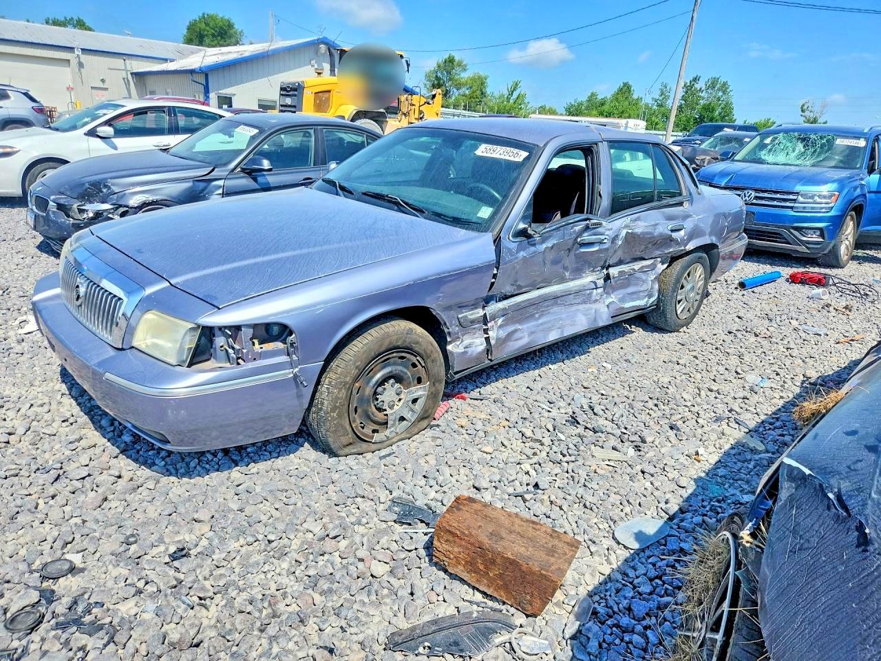 2006 Mercury Grand Marquis GS, VIN 2MEFM74V06X646175 — Бок