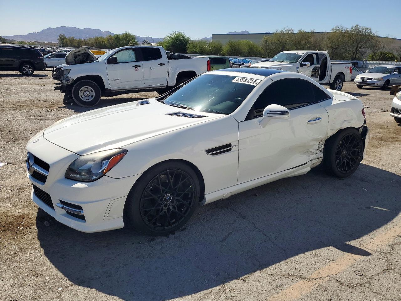 2015 Mercedes-Benz SLK 250, VIN WDDPK4HA9FF103457 — Side