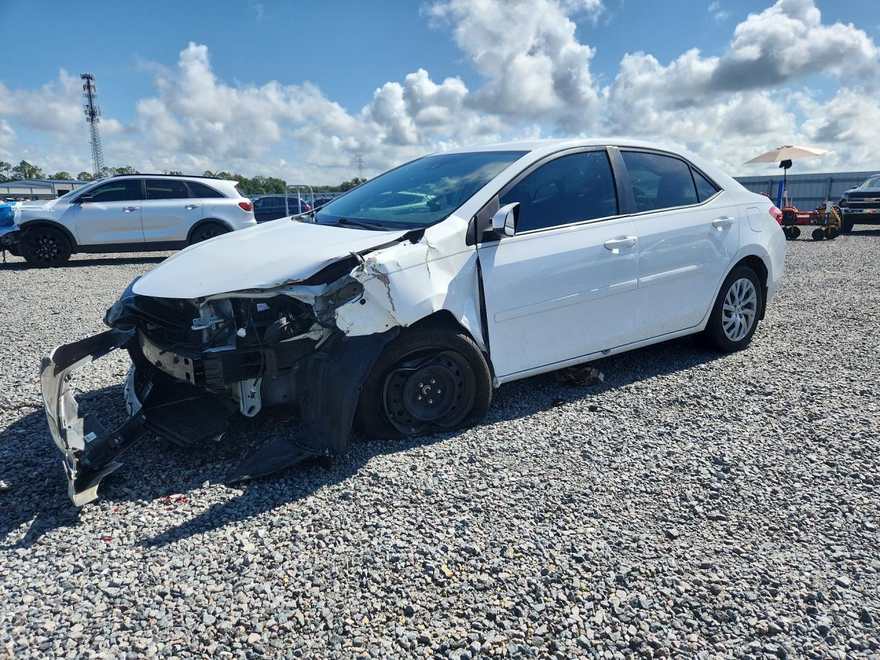 2018 Toyota Corolla LE, VIN 5YFBURHE4JP840579 — Front end