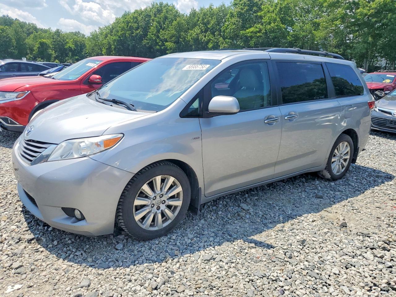 2017 Toyota Sienna XLE, VIN 5TDDZ3DCXHS181159 — Minor dents and scratches