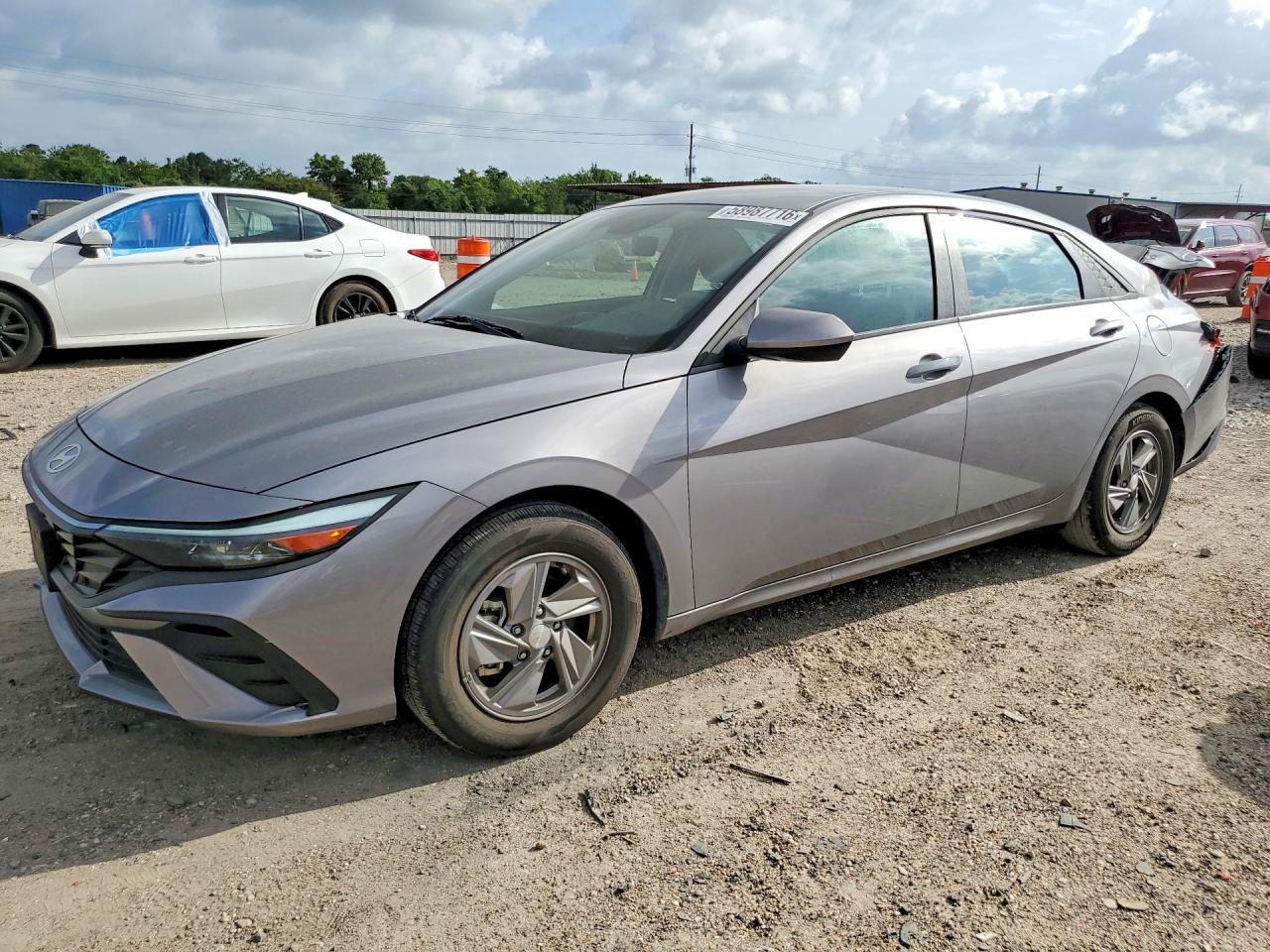 2025 Hyundai Elantra SE, VIN KMHLL4DG0SU015656 — Rear end
