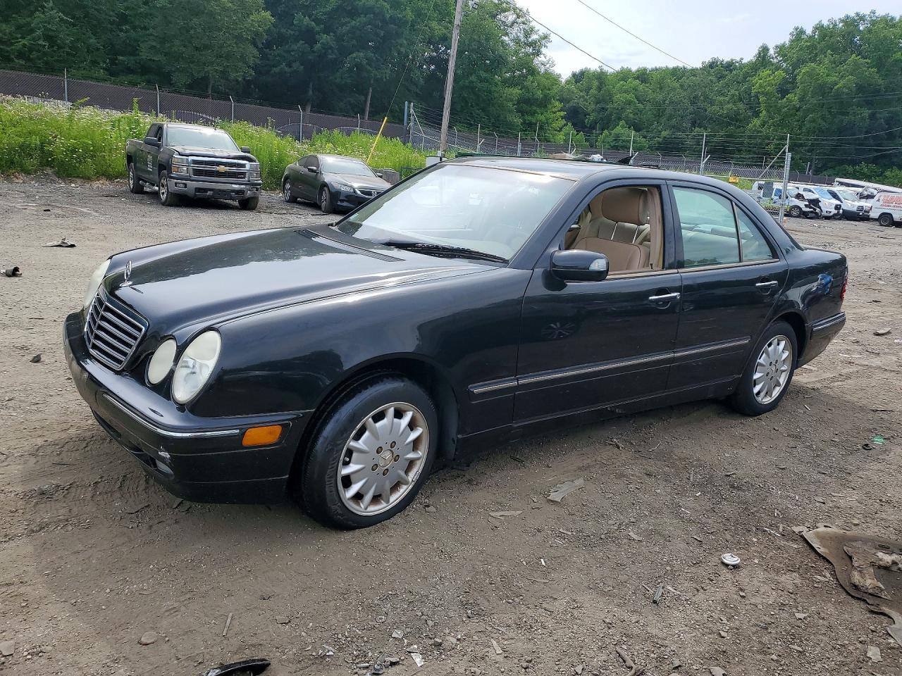 2001 Mercedes-Benz E 320, VIN WDBJF65JX1B309079 — Minor dents and scratches
