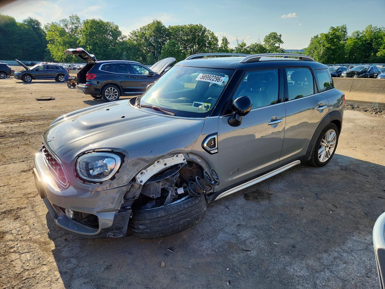 2019 MINI Countryman Cooper S, VIN WMZYT5C58K3E63944 — Перед