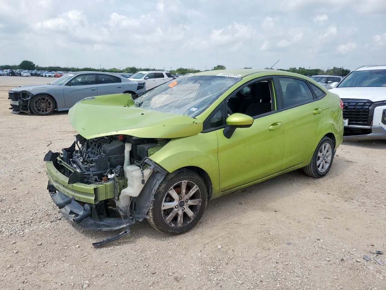 2011 Ford Fiesta SE, VIN 3FADP4BJ2BM207134 — Front end