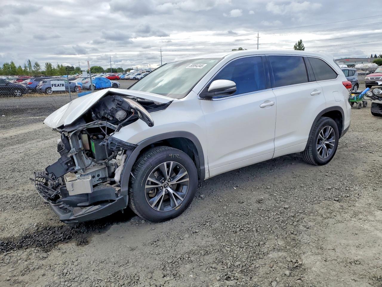 2017 Toyota Highlander LE, VIN 5TDZZRFH4HS200192 — Front end