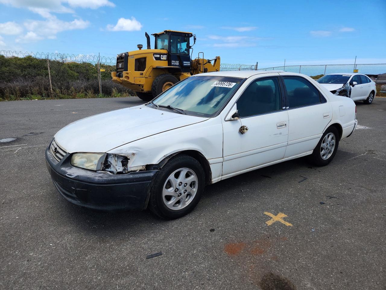 2001 Toyota Camry LE, VIN JT2BG22KX10578440 — Front end