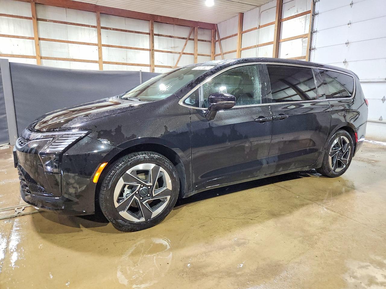 2027 Chrysler Pacifica Limited, VIN 2C4RC1GG7VR552471 — Side