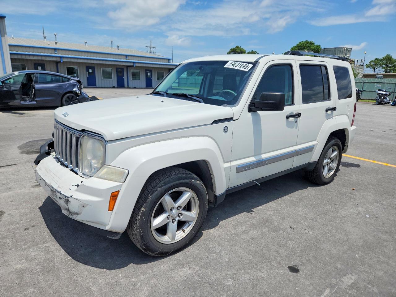 2008 Jeep Liberty Limited, VIN 1J8GN58K58W219525 — Перед