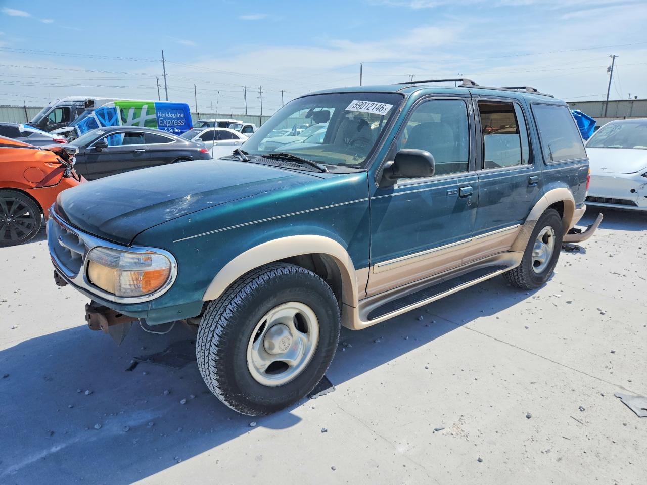 1996 Ford Explorer XL, VIN 1FMDU32X8TZB22490 — Front end