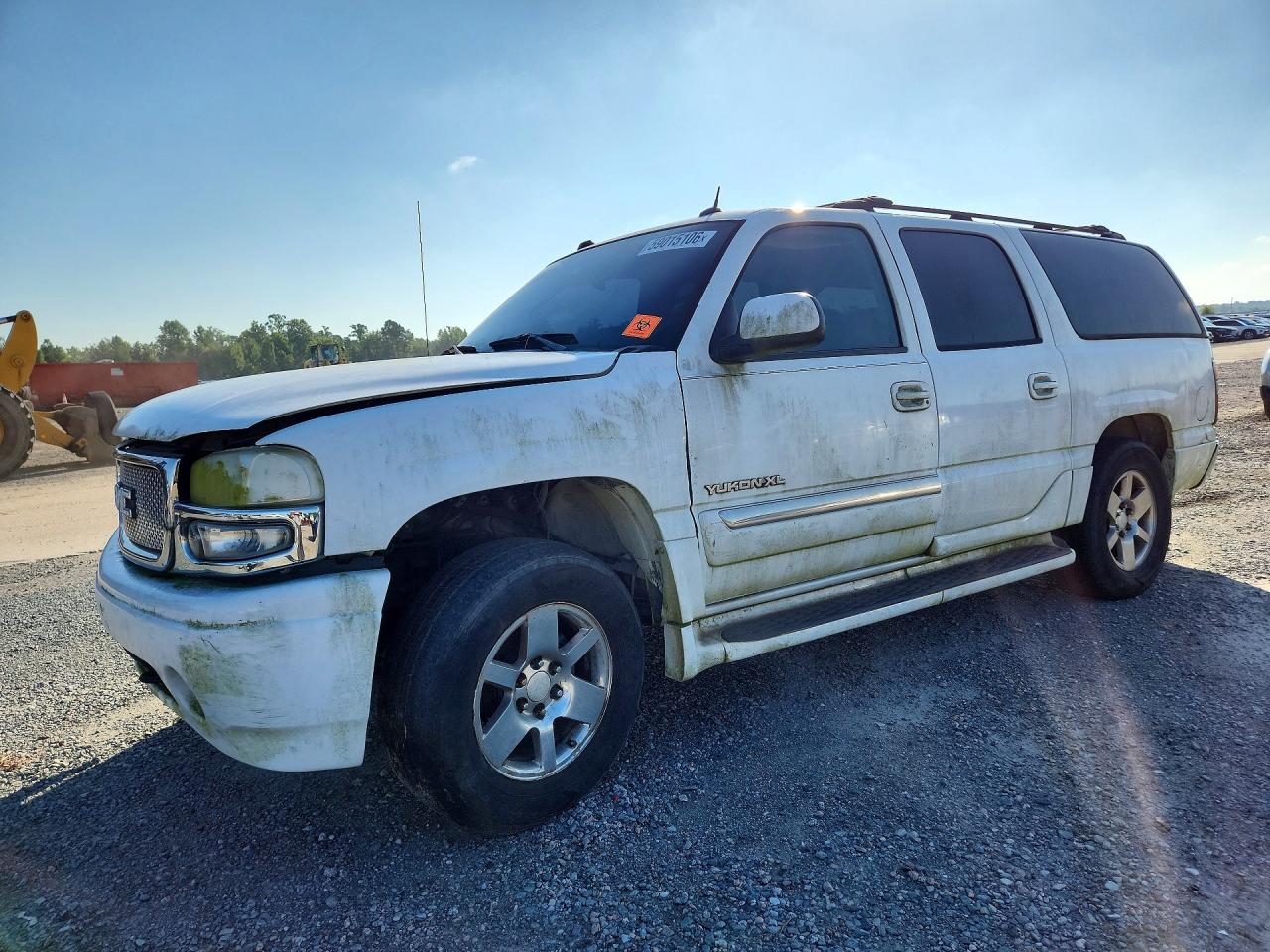 2005 GMC Yukon XL, VIN 1GKFK66U05J204451 — Front end