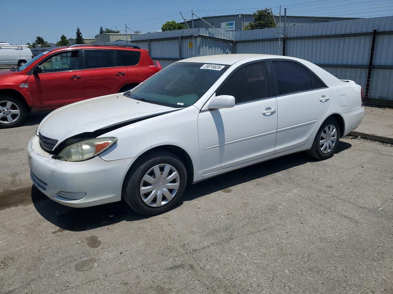 2002 Toyota Camry LE, VIN JTDBE32KX20008152 — Front end