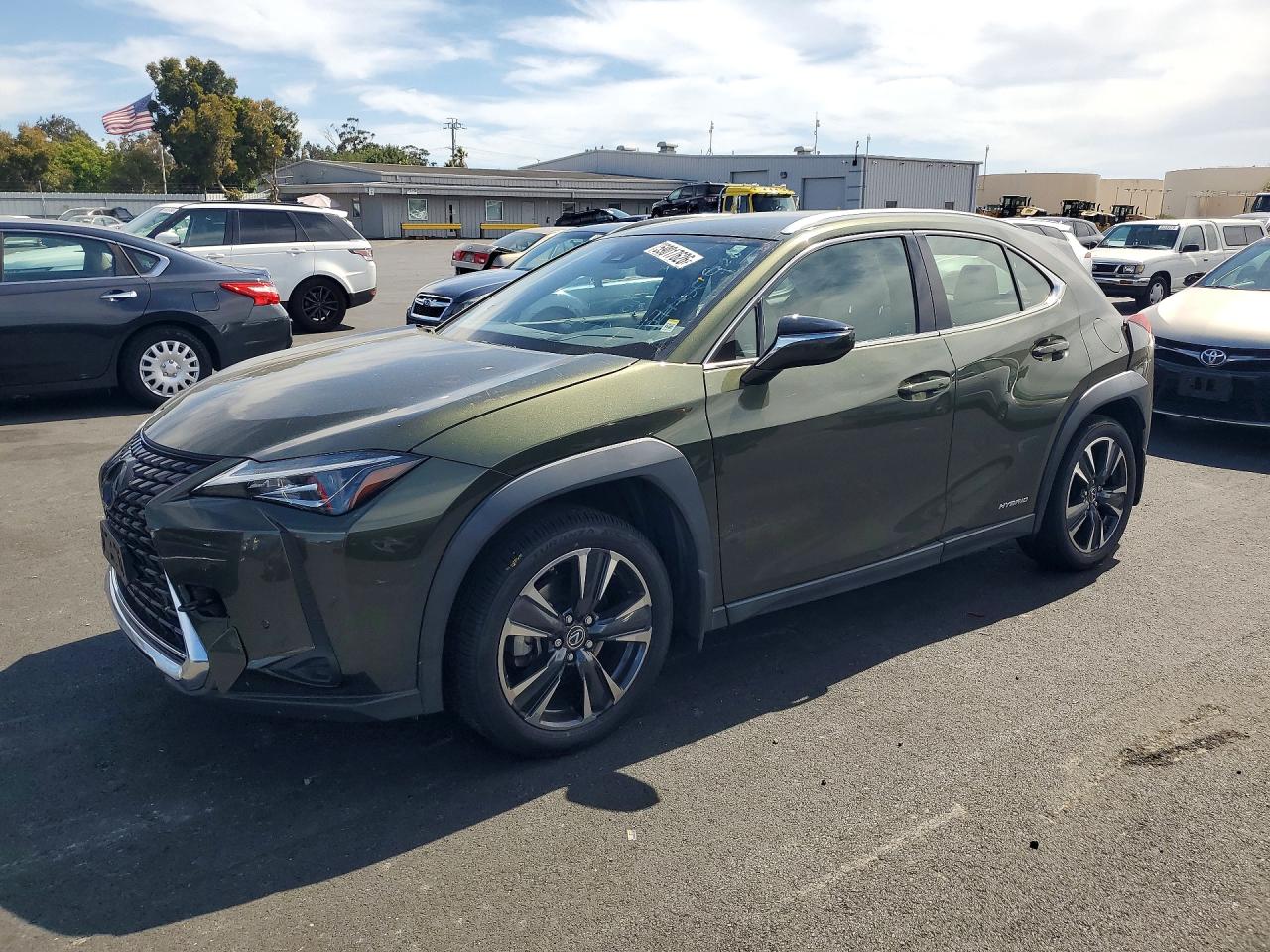 2021 Lexus UX 250h, VIN JTHX9JBH0M2038043 — Зад