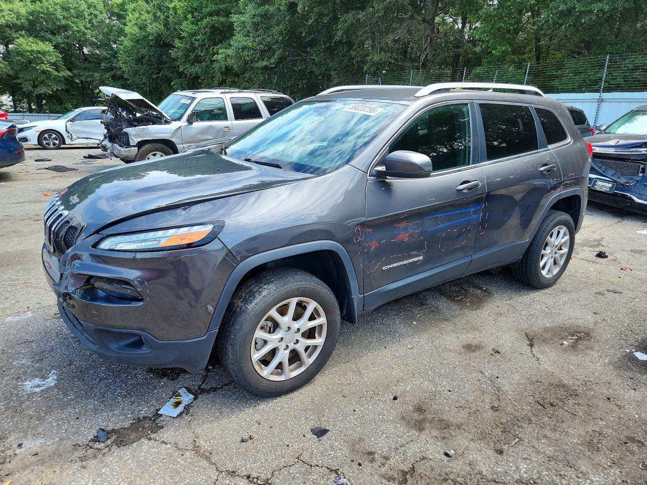 2016 Jeep Cherokee Latitude, VIN 1C4PJMCS4GW300115 — Front end