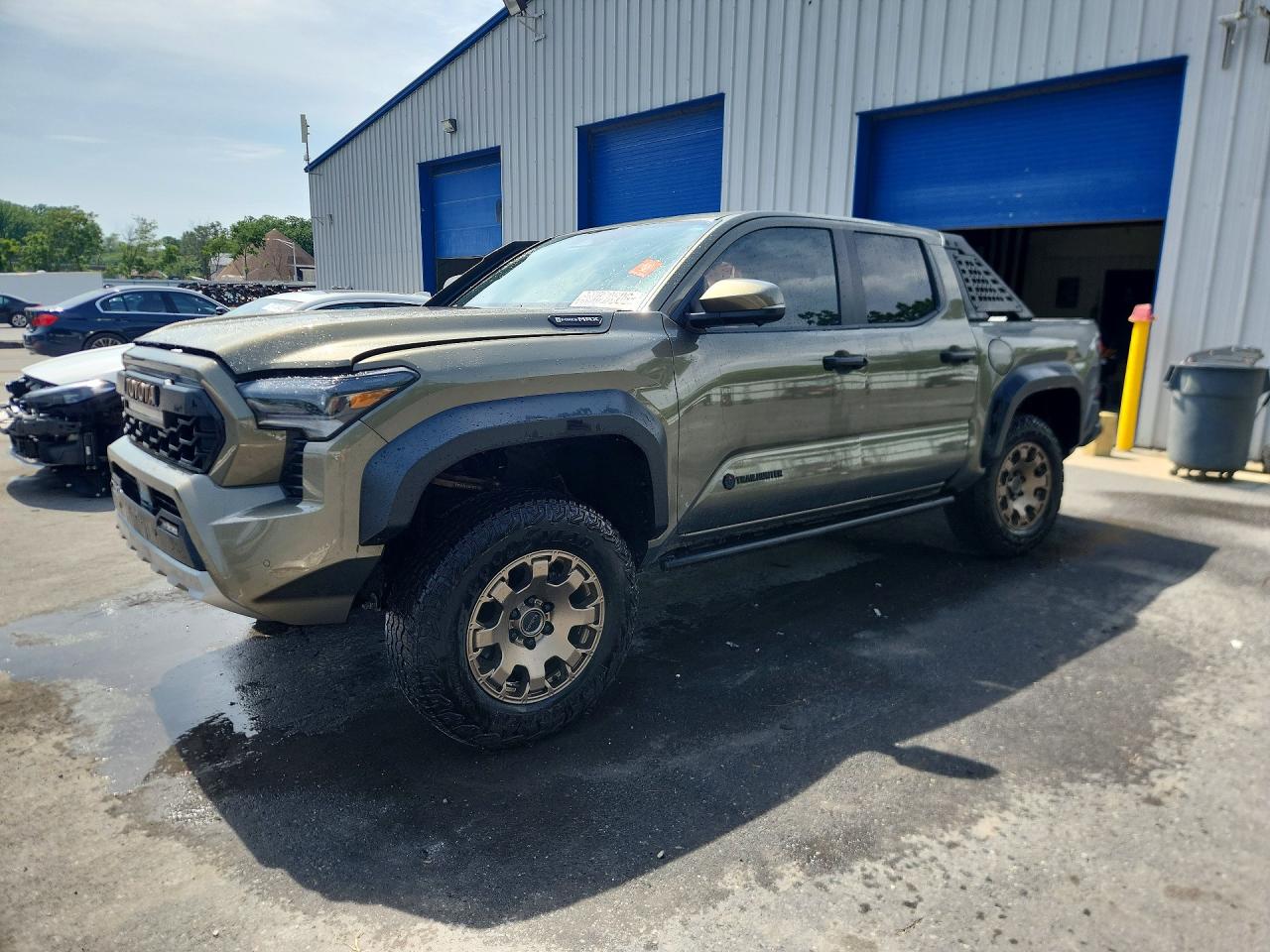 2025 Toyota Tacoma TRD Off Road Hybrid, VIN 3TYLC5LNXST036338 — Бок