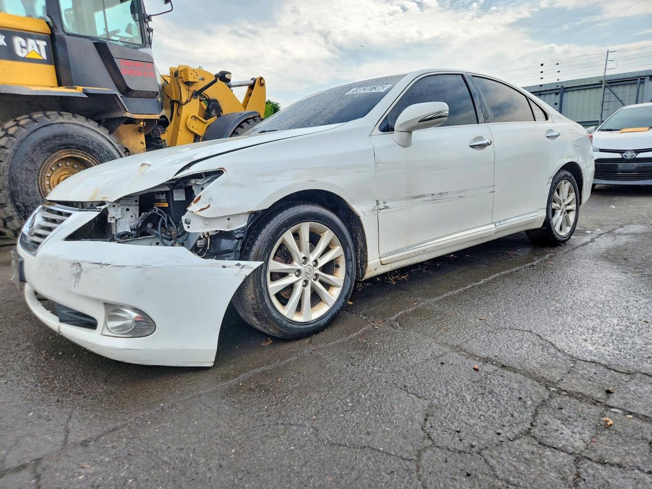 2012 Lexus ES 330, VIN JTHBK1EG8C2507881 — Front end