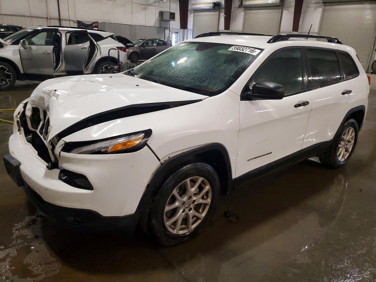 2016 Jeep Cherokee Altitude, VIN 1C4PJMAB2GW240404 — Front end