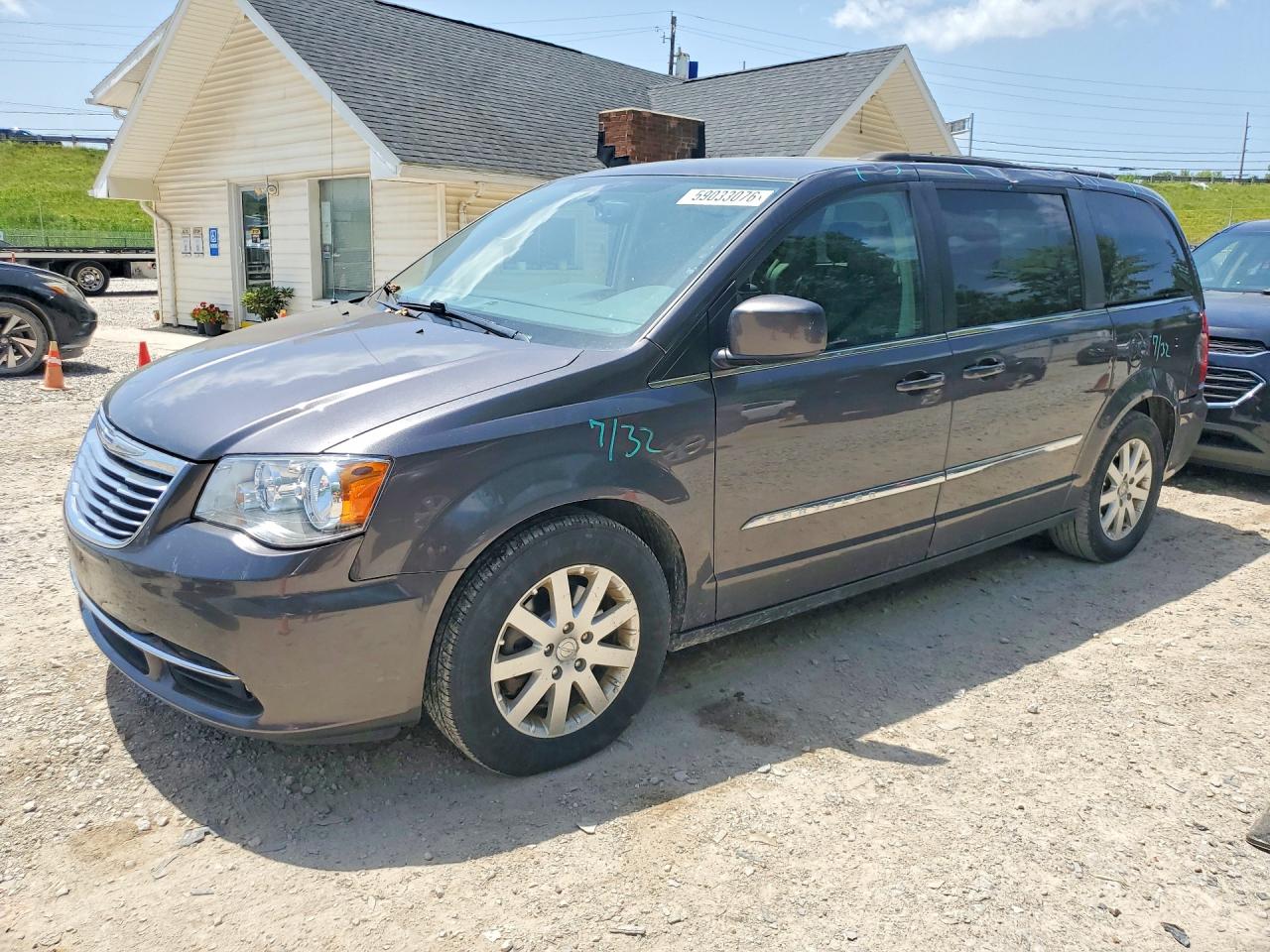 2015 Chrysler Town & Country Touring, VIN 2C4RC1BG2FR730487 — Roof