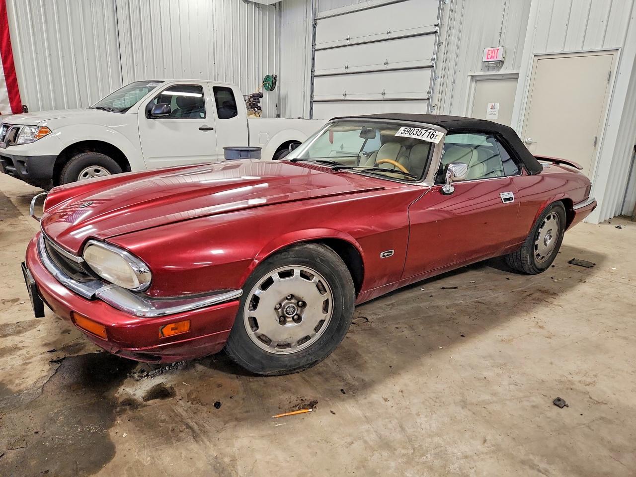 1996 Jaguar XJS, VIN SAJNX2747TC224263 — Перед