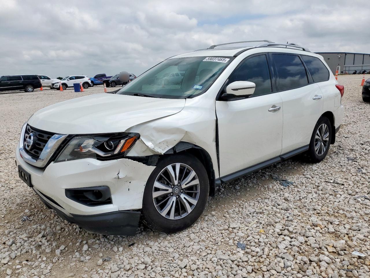 2017 Nissan Pathfinder SL, VIN 5N1DR2MN8HC677361 — Перед