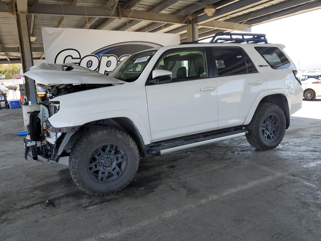 2019 Toyota 4Runner SR5, VIN JTEBU5JR5K5700458 — Front end