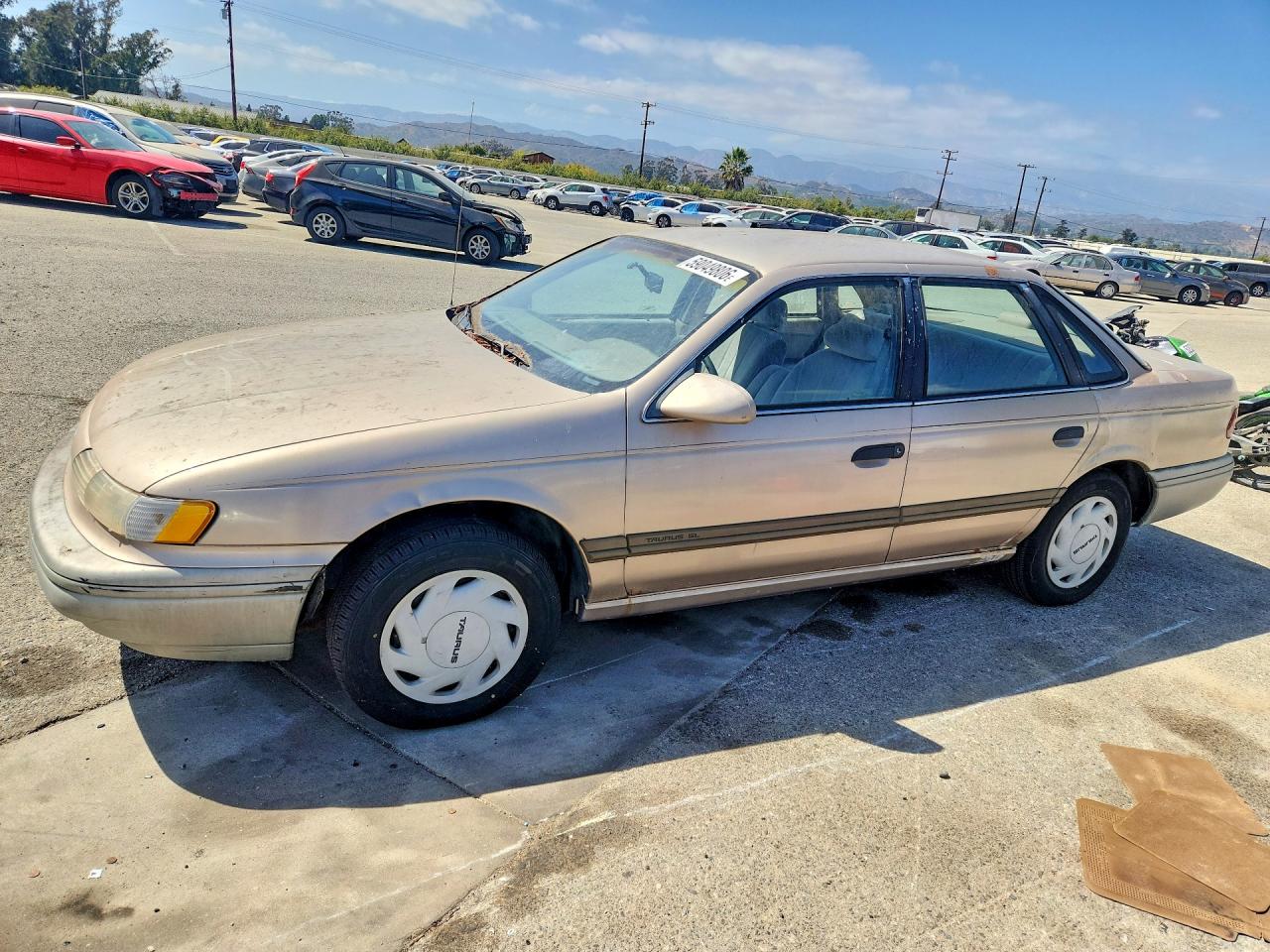 1992 Ford Taurus GL, VIN 1FACP52U2NA194737 — Side