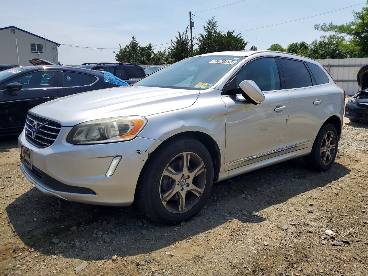 2015 Volvo XC60 T6, VIN YV4902RK0F2662713 — Side