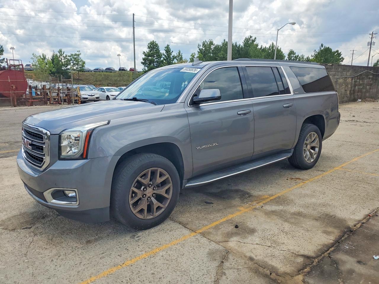 2018 GMC Yukon XL SLT Standard Edition, VIN 1GKS1JKC3JR403748 — Side