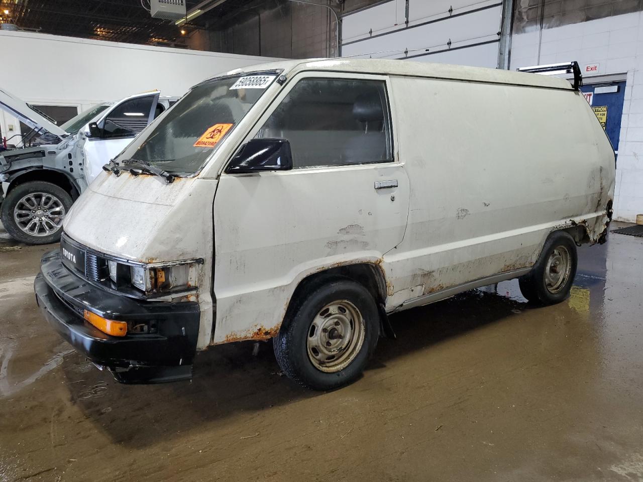 1987 Toyota VAN, VIN JT4YR28V6H5052204 — Front end