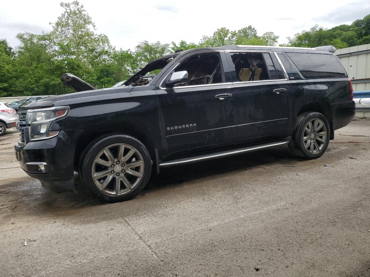 2015 Chevrolet Suburban LTZ, VIN 1GNSKKKC8FR249387 — Engine fire