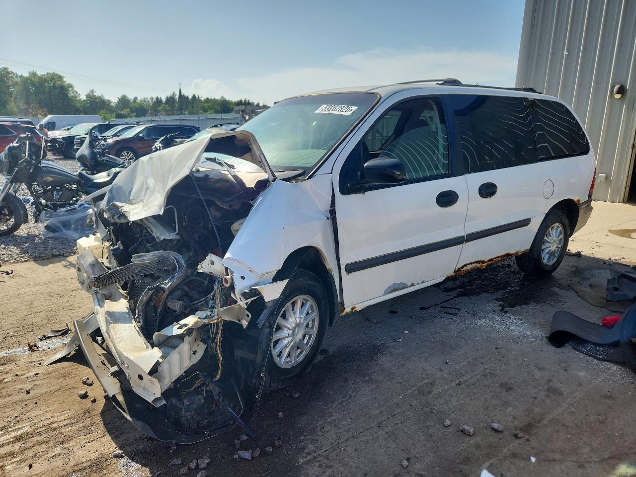 2000 Ford Windstar LX, VIN 2FMZA5149YBA51120 — Front end