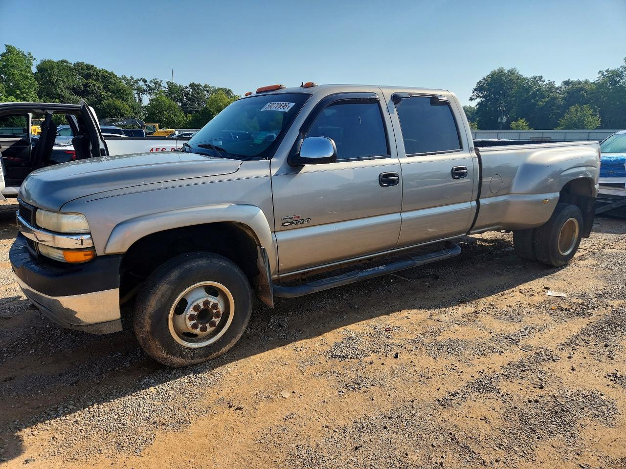 2002 Chevrolet Silverado 3500, VIN 1GCJC33122F131674 — Side