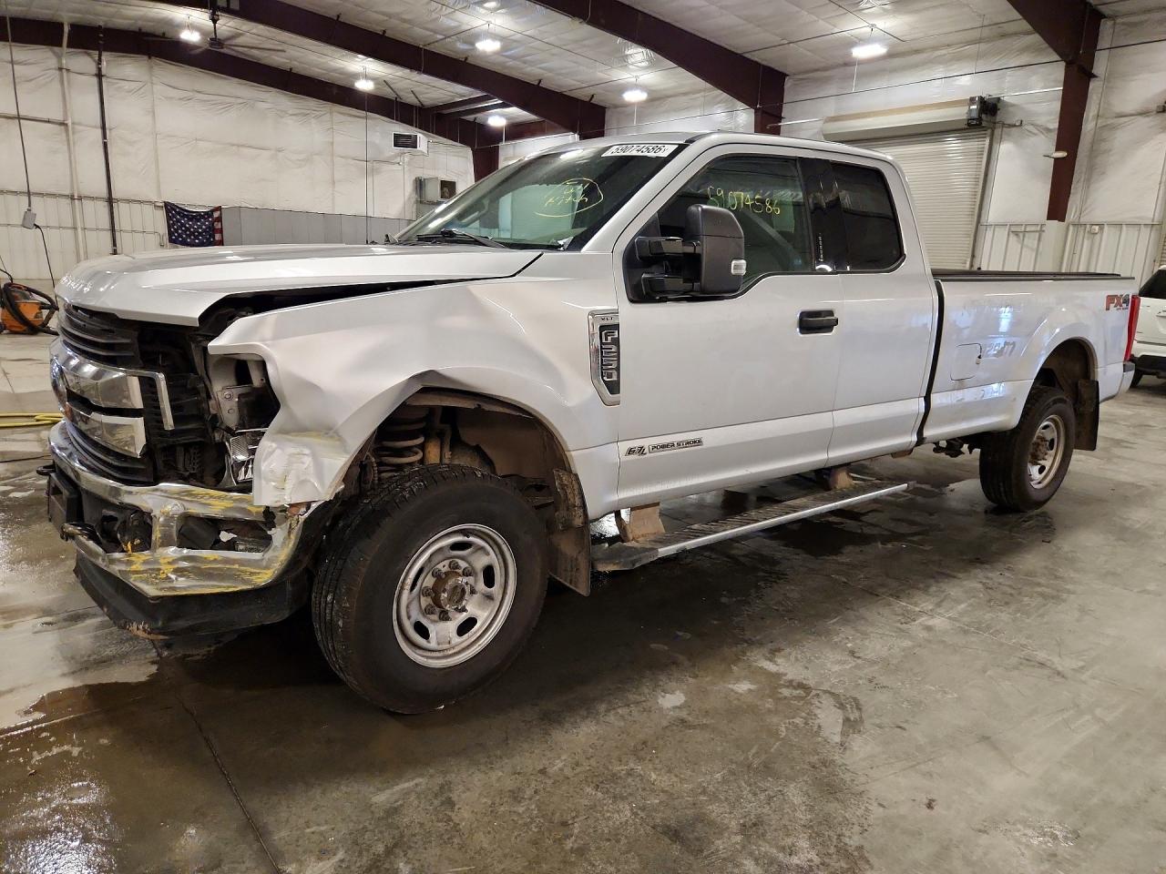 2017 Ford F-250 XL, VIN 1FT7X2BT3HEE02638 — Front end
