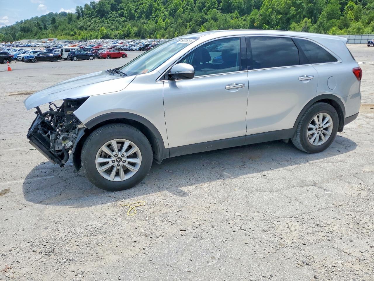 2019 Kia Sorento LX, VIN 5XYPG4A36KG593354 — Front end