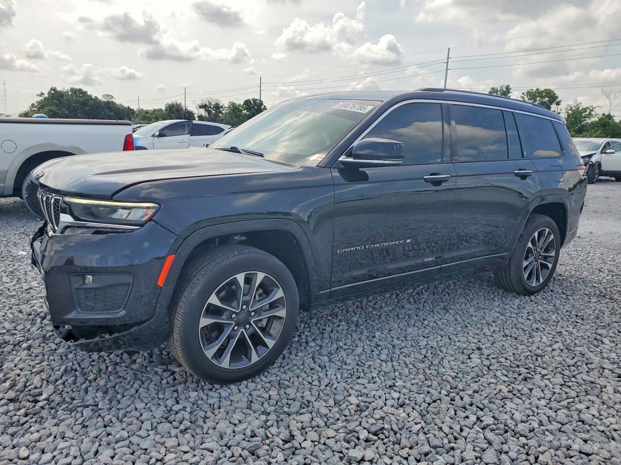 2022 Jeep Grand Cherokee Overland, VIN 1C4RJJDG3N8516914 — Перед
