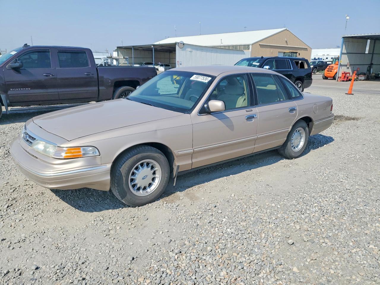 1997 Ford Crown Victoria LX, VIN 2FALP74W3VX228086 — Front end