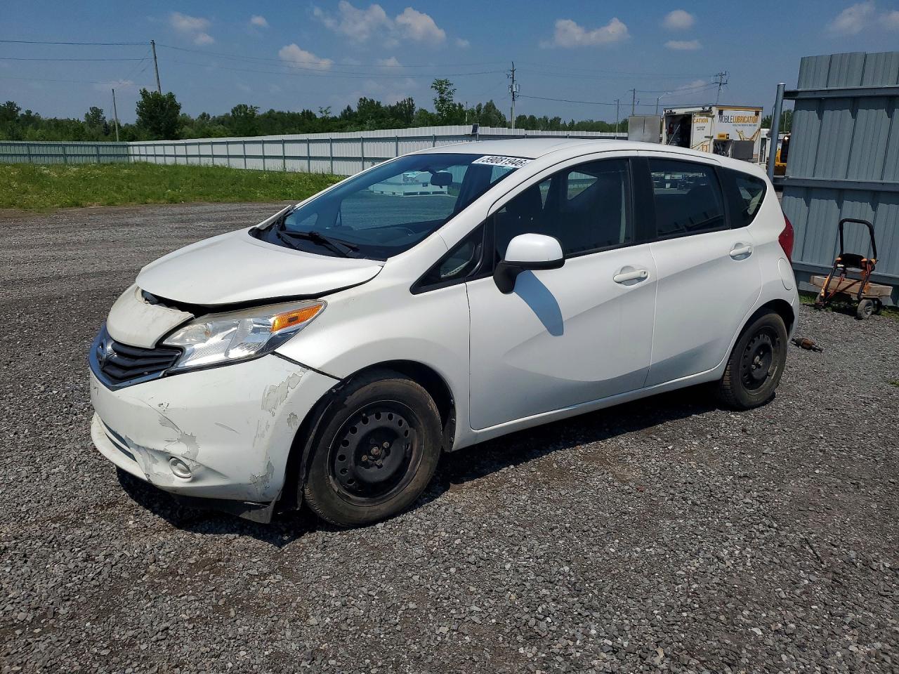 2015 Nissan Note S, VIN 3N1CE2CP1FL427611 — Перед
