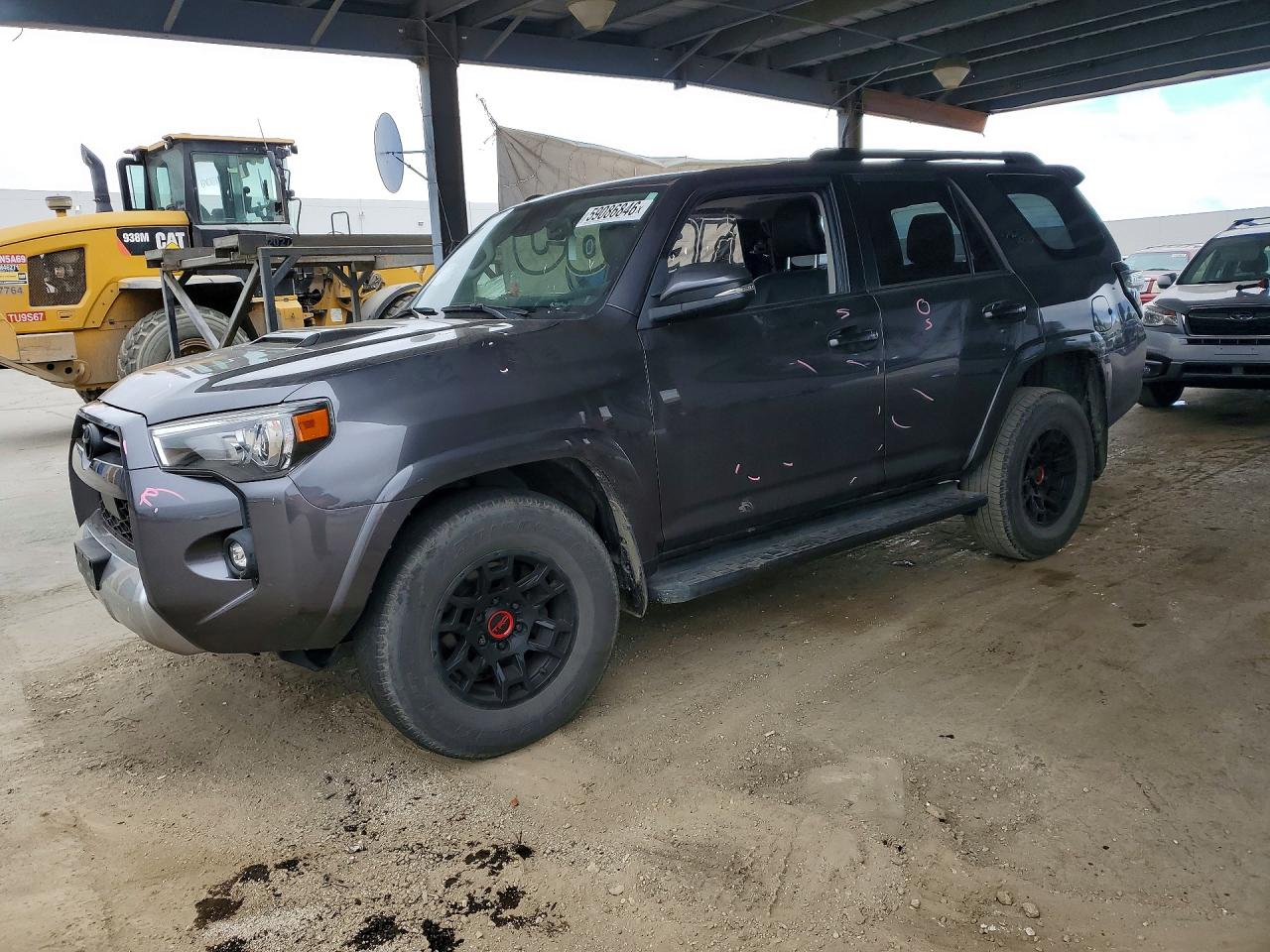 2022 Toyota 4Runner TRD Off Road Premium, VIN JTERU5JR7N6073212 — Бок