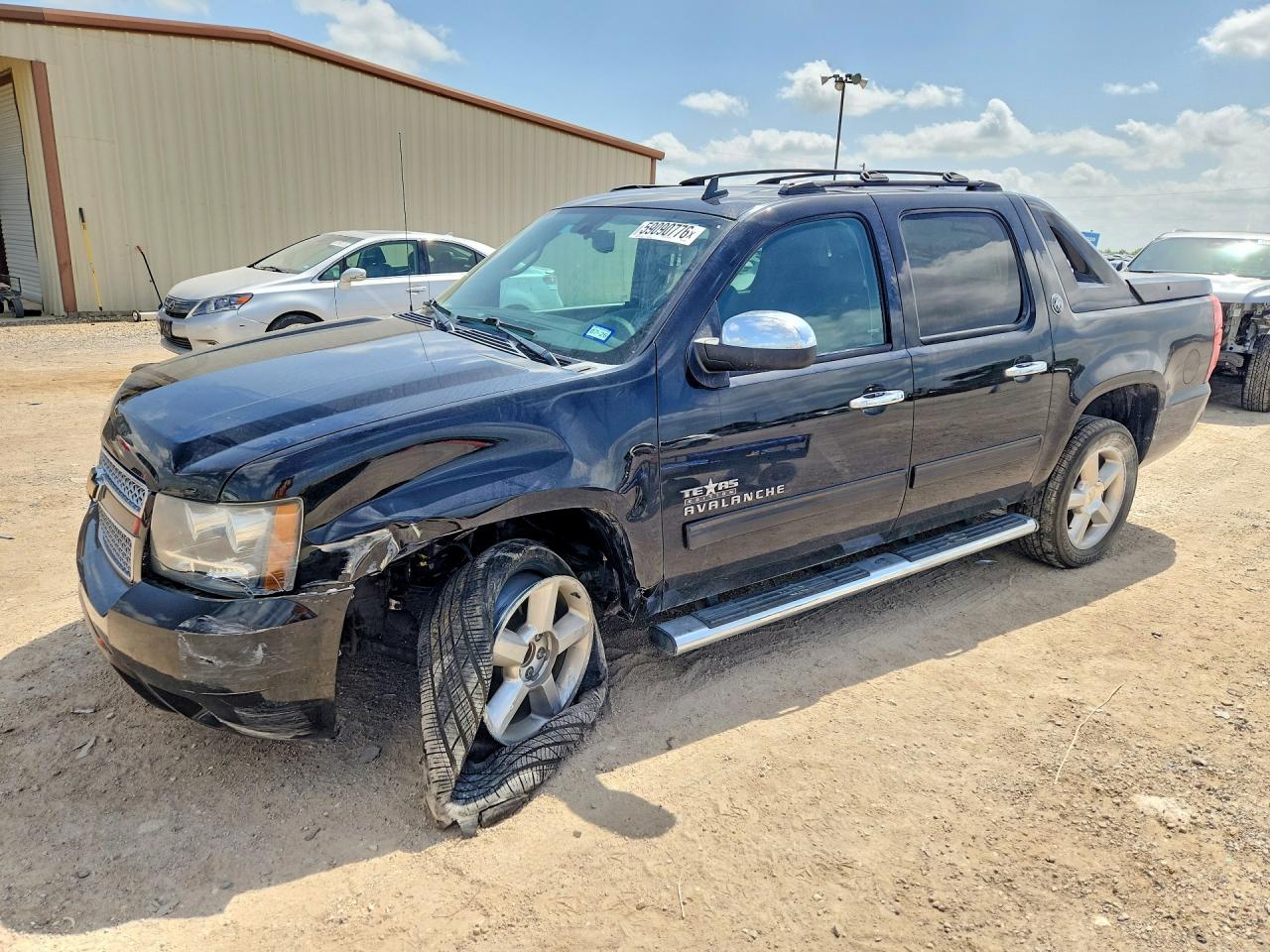 2013 Chevrolet Avalanche LT, VIN 3GNMCFE0XDG370398 — Front end