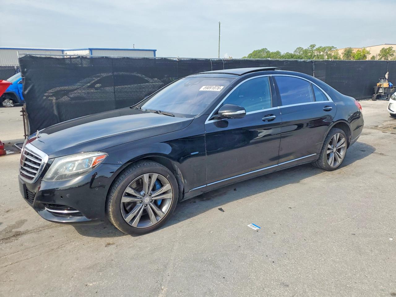 2017 Mercedes-Benz S 550e, VIN WDDUG6DB6HA302643 — Minor dents and scratches