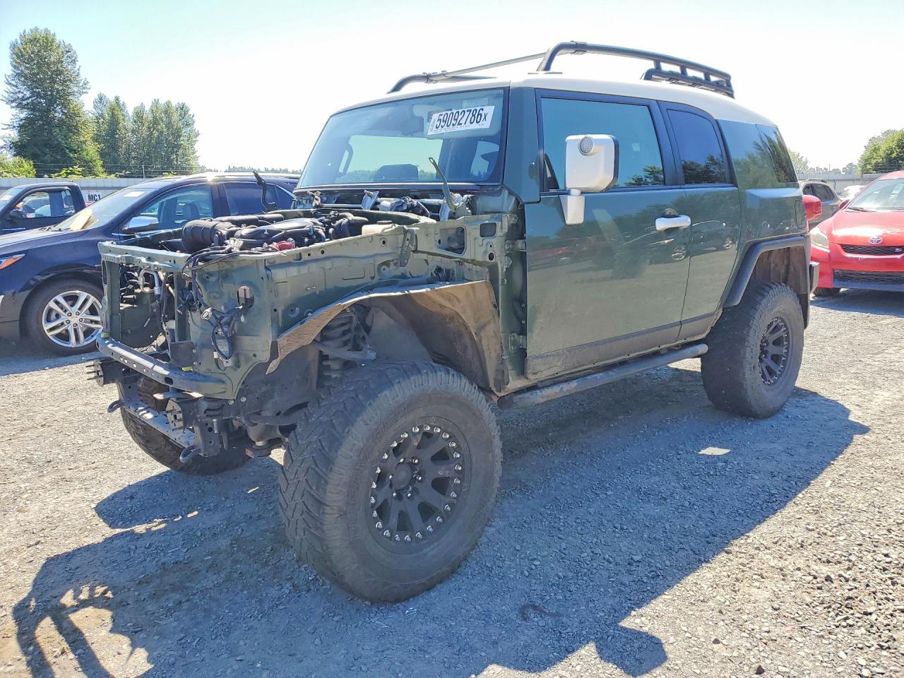 2014 Toyota FJ Cruiser, VIN JTEBU4BF9EK185033 — Front end