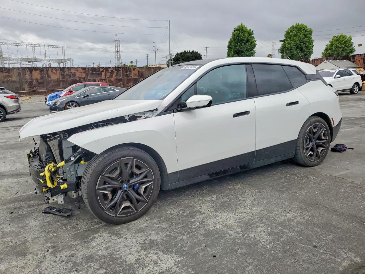 2023 BMW iX M60, VIN WB533CF03PCM64126 — Front end