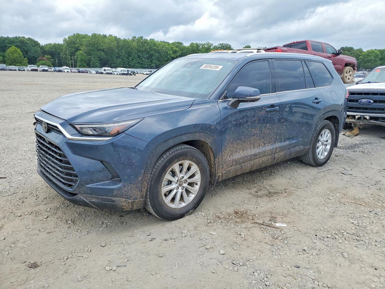 2024 Toyota Grand Highlander XLE, VIN 5TDAAAA54RS008470 — Front end