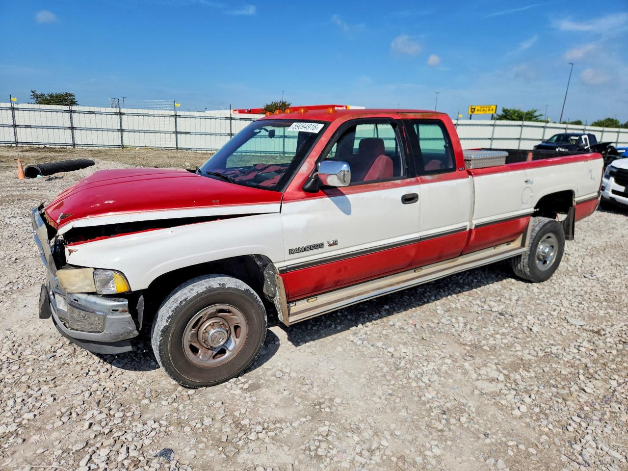 1995 Dodge 2500, VIN 3B7KC23W6SM112278 — Front end