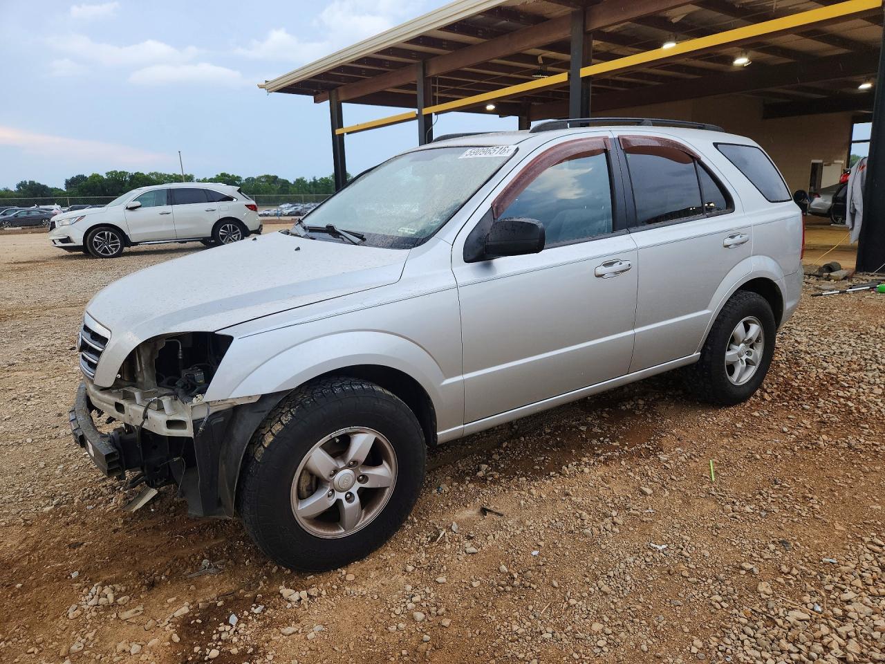 2008 Kia Sorento LX, VIN KNDJC735685810307 — Перед