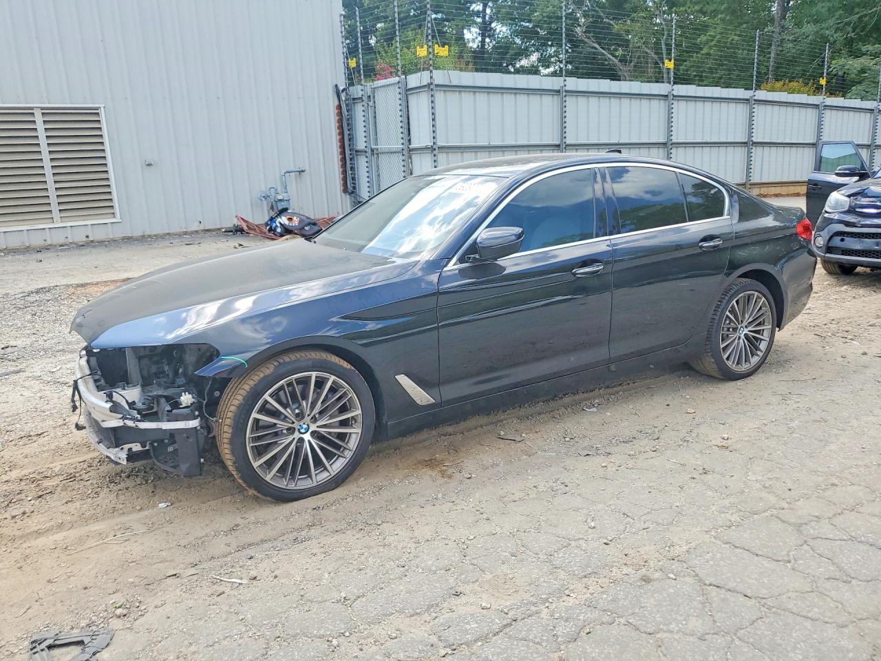 2018 BMW 5 Series 530i, VIN WBAJA5C54JWA38304 — Перед