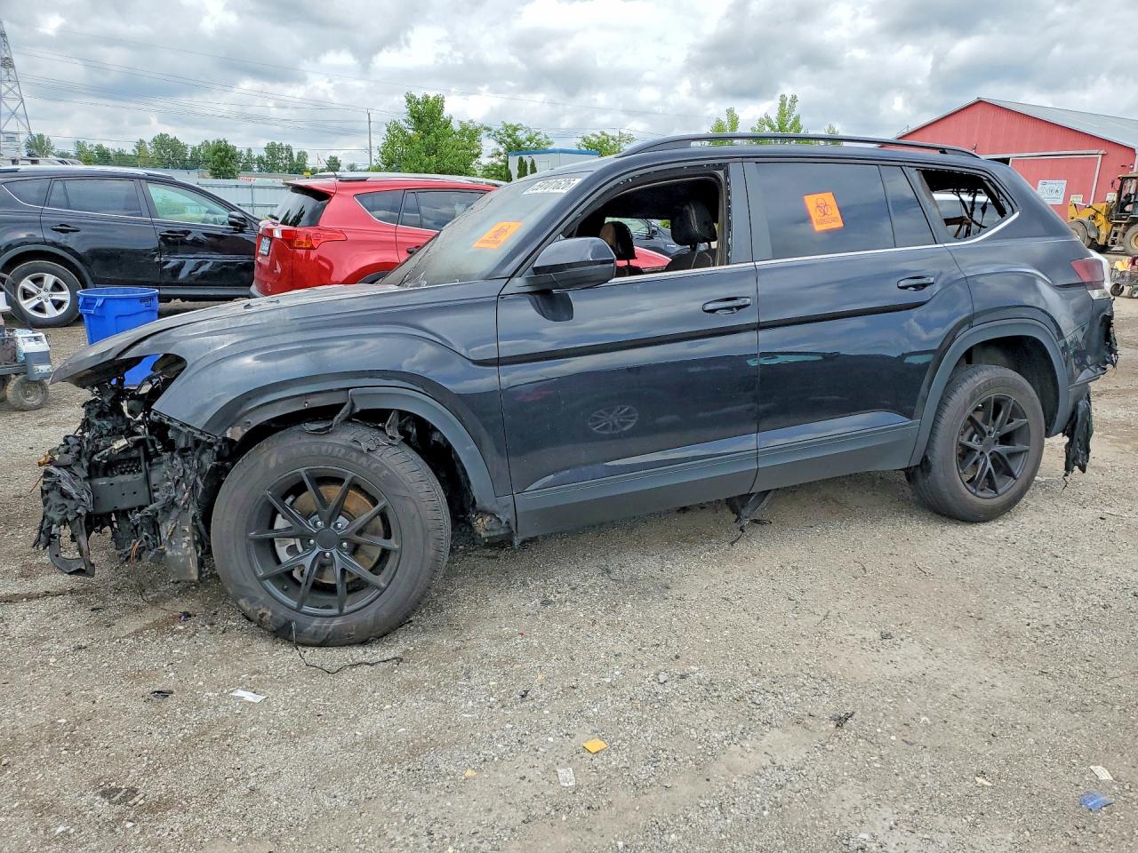 2022 Volkswagen Atlas SE, VIN 1V2LR2CA7NC506335 — Пожар в моторном отсеке